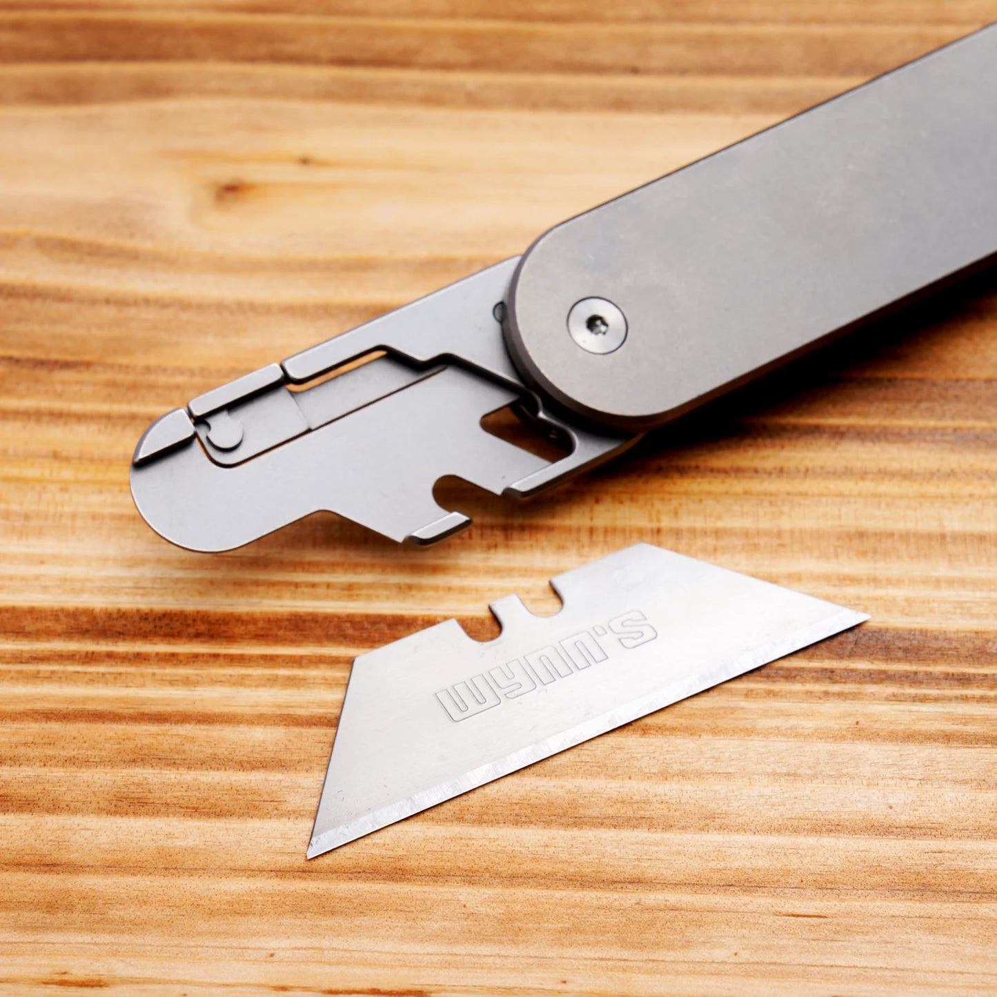 TGZUO Titanium Alloy Folding Knife Outdoor Utility Box Cutter SK5 Blades